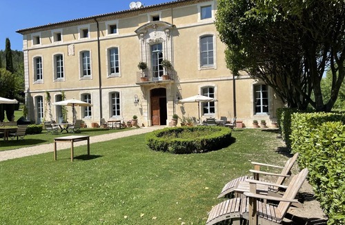 Loriol-du-Comtat House | Suite-Exclusive-Ensuite with Bath-Park view