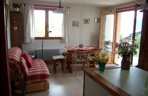 Crest-Voland Apartment | Sunny 2BR Apartment for 6 with Terrace, Near Slopes and Village – Crest-Voland