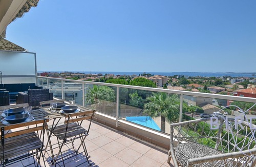 Saint-Laurent-du-Var Condo | Superb apartment with stunning views of the sea