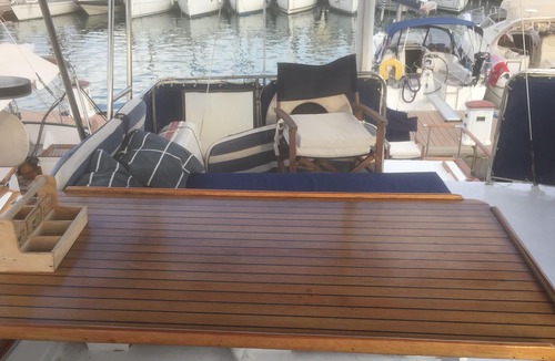 Cannes City Centre Boat Rental | Superb authentic boat in the Old Port of Cannes