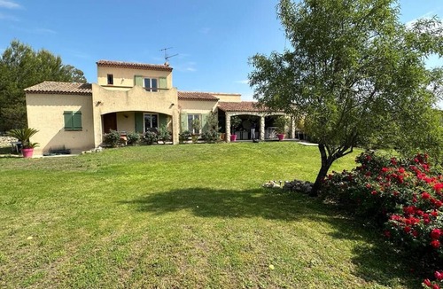 Velaux Villa | Superb Provencal villa with the sound of cicadas