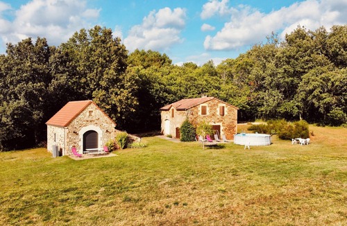 Frayssinet-le-Gelat Villa | Superb restored barn, isolated in the heart of a clearing with swimming pool
