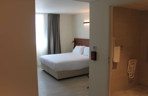 Signes Hotel | Superior Room w/Secure Parking Near Xtrem Park Attractions