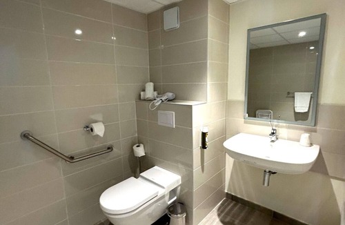 Signes Hotel | Superior Room w/Secure Parking Near Xtrem Park Attractions