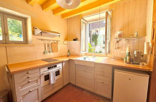 Donzy House | Sweet Pea Cottage