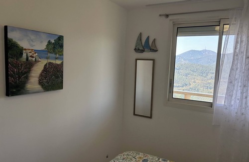Theoule-Superieur Apartment | Swimming pool, close to the beaches, and air-conditioned.