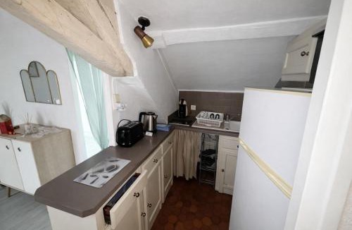 Nevers Apartment | The Charm of Nevers' Rooftops & 2 minutes from the train station
