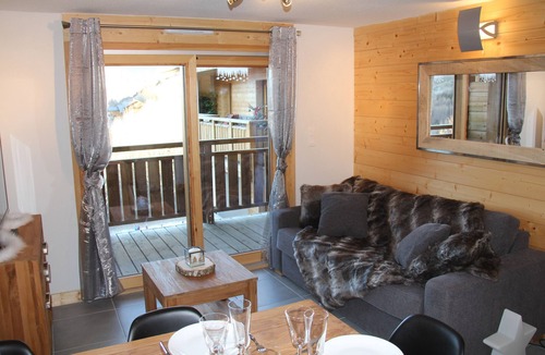 Mont-de-Lans Apartment | THE CRYSTAL CHALET Apartment standing with balcony view impregnable ski-in ski-out
