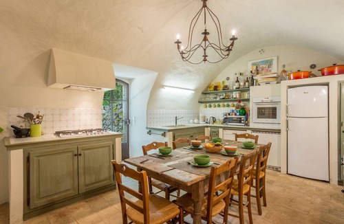 Oppede House | The Maison des Artistes in Ménerbes, with a swimming pool