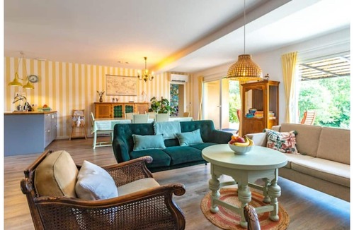 Ventabren Villa | The Provençal Jungle House