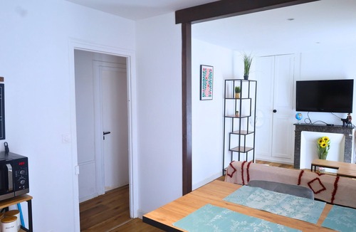 Coulommiers Apartment | The Secret Halo Quiet, parking, train station and town center 5 min- Disney 40 min