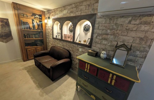 Caumont-sur-Durance Apartment | The Sorcerer's Den