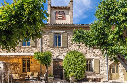 Cabrieres-d'Avignon House | The tranquility of a hamlet at the foot of Gordes, just a stone's throw from all the shops