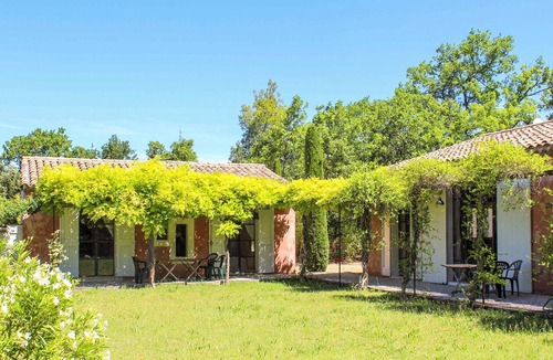 Cabrieres-d'Avignon House | Three bed house in peaceful settings near Gordes - pool and garden