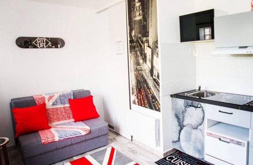 Pannes Apartment | Trendy studio London jacuzzi/outdoor pool