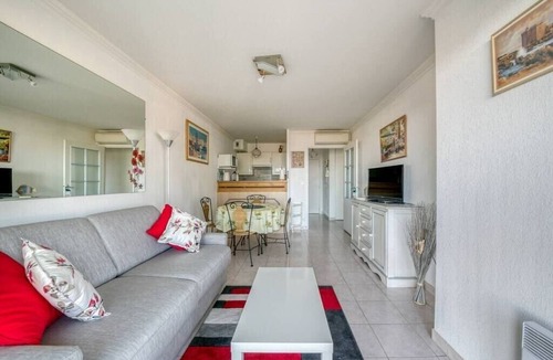 Cannes City Centre Apartment | Upstays Sea View Pool 37m² Apartment