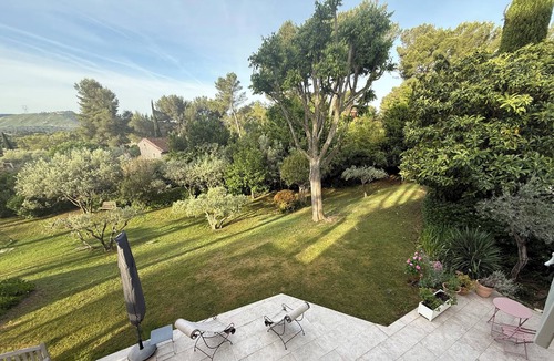 Ventabren House | very nice House with big garden, trees, grass and swimming pool for 1 à 8 persons