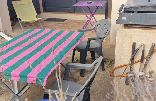 Mouries Apartment | Very pretty, comfortable gîte at the foot of the Alpilles mountains