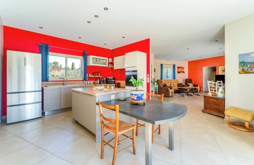 Pernes-les-Fontaines Villa | Villa Émeraude swimming pool Provence quiet parking air-conditioning-Adapted PMR