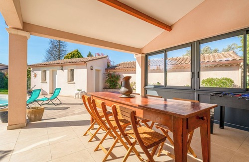 Pernes-les-Fontaines Villa | Villa Émeraude swimming pool Provence quiet parking air-conditioning-Adapted PMR