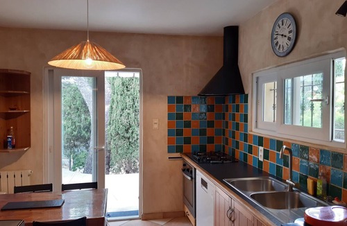 Martigues Villa | Villa 8 pers.piscine, jardin, accès mer à pied plage Ste-Croix/anse des Tamaris.