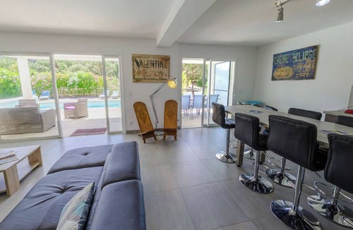 Frejus Villa | VILLA ALOHA: Contemporary villa with heated pool in Fréjus, Côte d'Azur