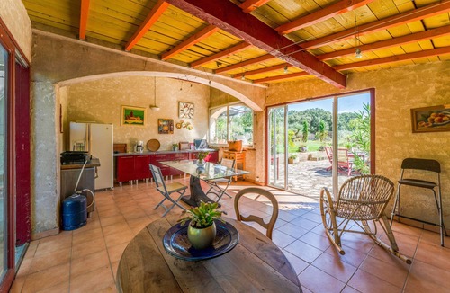 Caromb Villa | Villa 'Climatisée' with Private Terrace, Wi-Fi and Air Conditioning