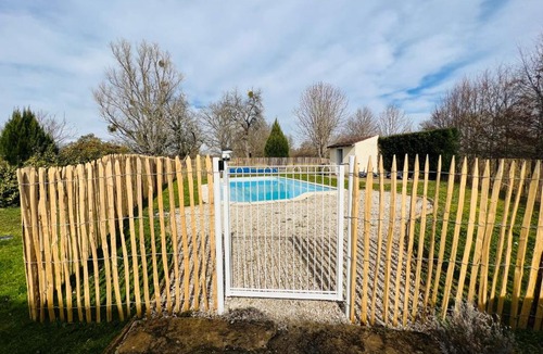 Mars-sur-Allier Villa | "Villa du Circuit" avec Piscine, 4 Chambres, 4 SDB, à 8 min du circuit, parking et portail électrique