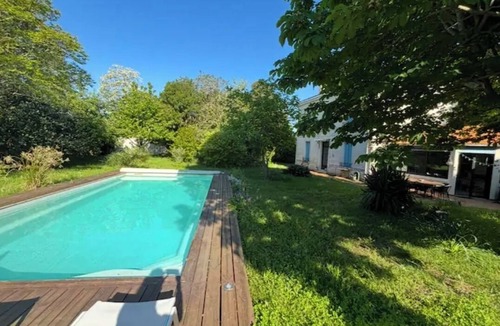 Lormont Villa | Villa for 8 people with a heated pool Bordeaux Business Trips & Vacations