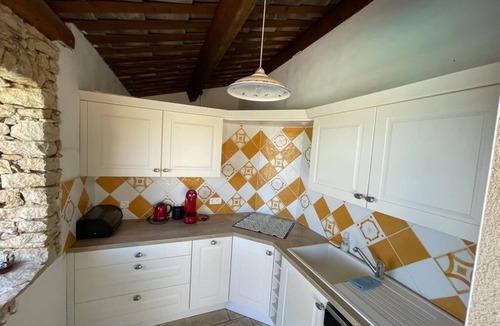 Cabrieres-d'Avignon Villa | Villa in a beautiful setting with views, very quiet. Large fenced property