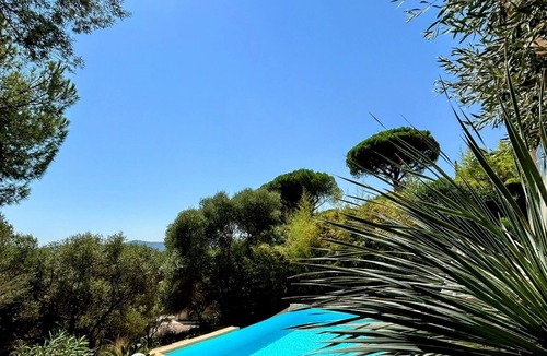 Bormes-Les-Mimosas Villa | Villa* infinity pool, 4 bedrooms with bathroom, quiet, old village