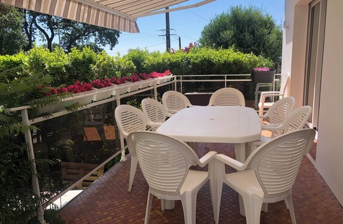 Pontaillac Villa | VILLA JEROMINE in famous place. Beach on foot. Three flower-filled terraces.