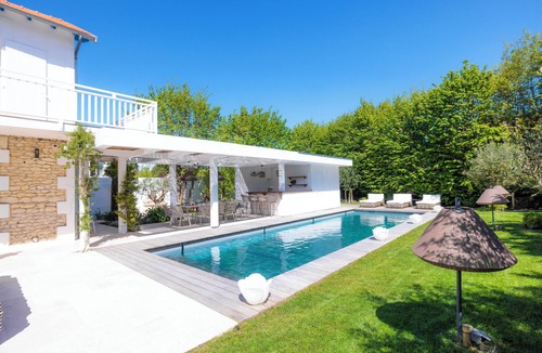 Pontaillac Villa | Villa Les Peupliers with private pool and sauna in Royan by the sea