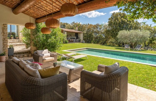 Gordes Villa | Villa 'Les Terrasses De Gordes' with Private Pool, Private Terrace and Wi-Fi