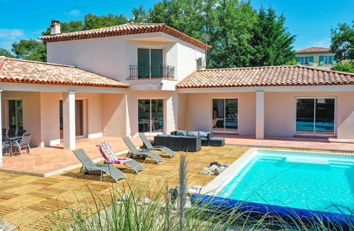 Neoules Villa | Villa Mathea by Villa Plus