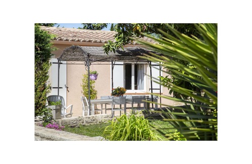 Pernes-les-Fontaines House | Villa Renovée Avec son Jardin Atypique Verdoyant