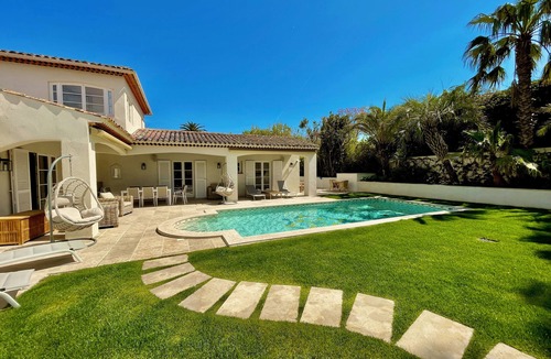 Saint-Tropez Villa | Villa two minutes from Place des Lices, with swimming pool and not overlooked!