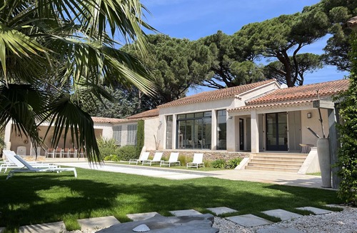 Saint-Tropez City Centre Villa | VILLA WITH 5 BEDROOMS, 200M FROM THE BEACH BOUILLABAISSE 1KM FROM PORT ST-TROPEZ