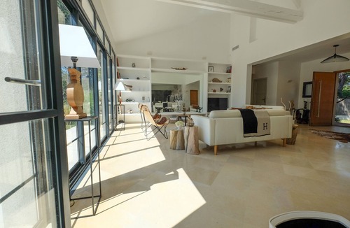 Saint-Tropez City Centre Villa | VILLA WITH 5 BEDROOMS, 200M FROM THE BEACH BOUILLABAISSE 1KM FROM PORT ST-TROPEZ