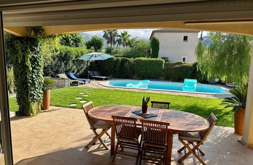 Les Baumettes Villa | Villa with a private pool and a view of the hills. Air-conditioned.