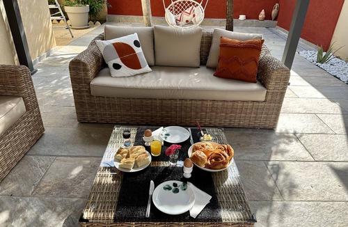 Les Baumettes Villa | Villa with a private pool and a view of the hills. Air-conditioned.