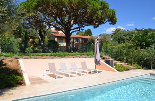 La Croix-Valmer Villa | Villa with pool, center of La Croix, sea view, playground, 2 km from beaches