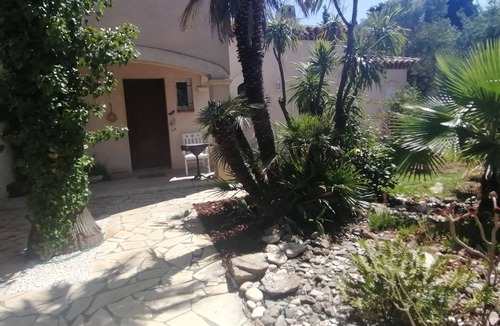 La Garde House | Villa with private pool - garden - family vacations near the sea
