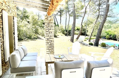 Menerbes Villa | Villa with swimming pool in the heart of Provence, in a half-hectare park