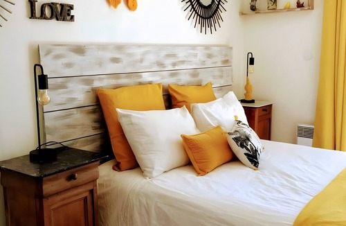 Gras Bed & Breakfast | Wasaï Guest Room with Private Terrace, Wi-Fi, and Air Conditioning