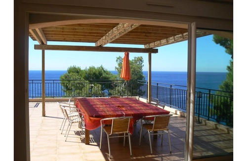 Ensues-la-Redonne Villa | Waterfront level 7 people, direct access to the sea in 1 min