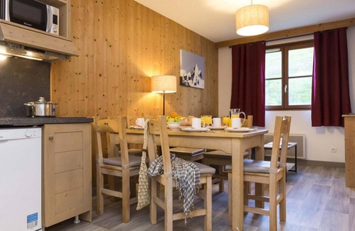 Saint-Sorlin-d'Arves Apartment | Wifi, 100m from shops, swimming pool, parking, tv, ski locker, 32m², Saint Sorlin d'Arves