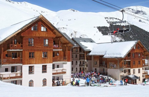 Saint-Sorlin-d'Arves Apartment | Wifi, 100m from shops, swimming pool, parking, tv, ski locker, 32m², Saint Sorlin d'Arves