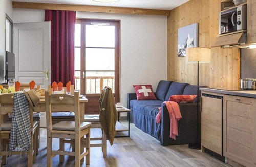 Saint-Sorlin-d'Arves Apartment | Wifi, 100m from shops, swimming pool, balcony, parking, tv, ski locker, 35m², Saint Sorlin d'Arves