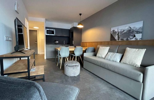 Auris Apartment | Wifi, 200m from resort center, swimming pool, sauna, hammam, terrace, balcony, tv, ski locker